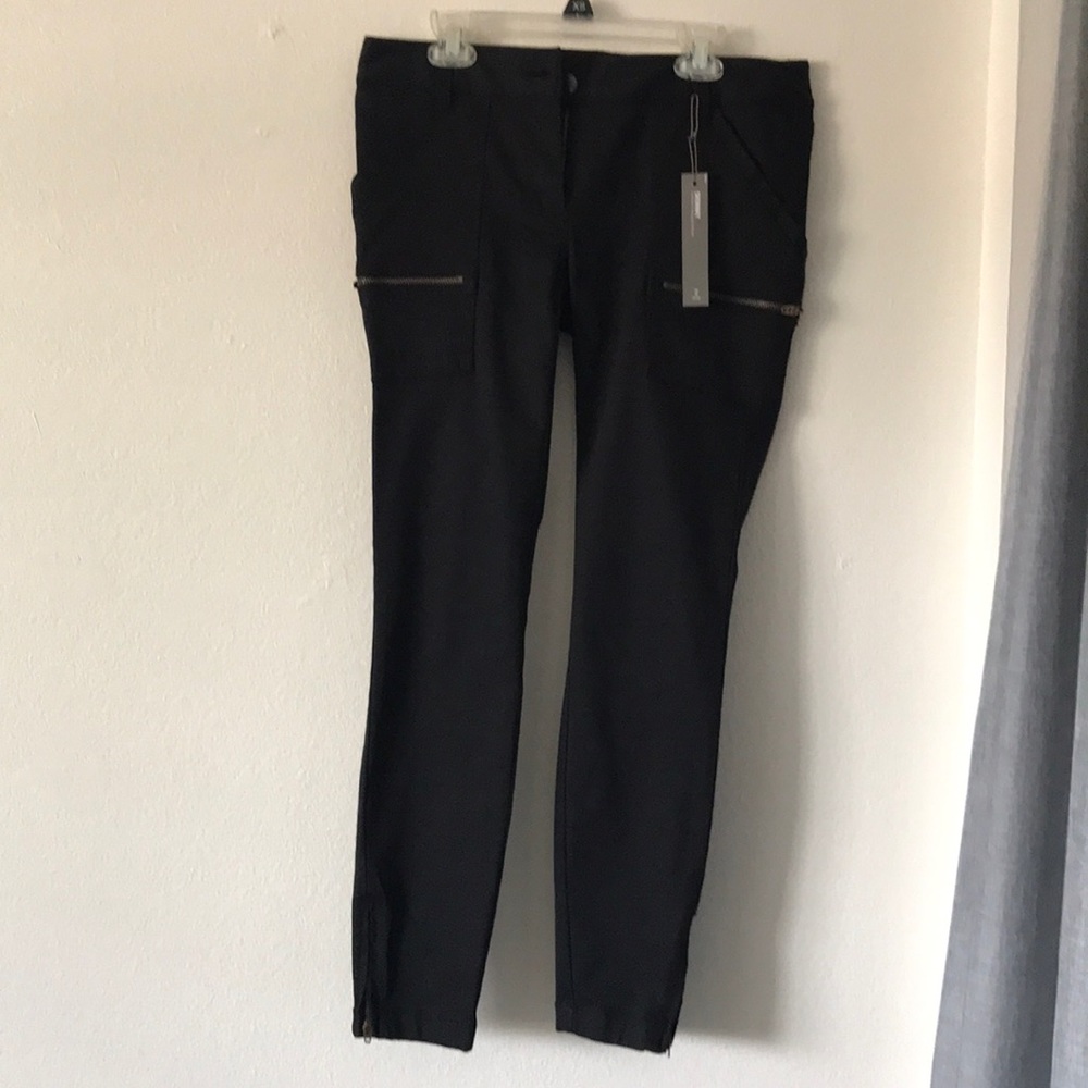 Black skinny jeans w/zipper detail
